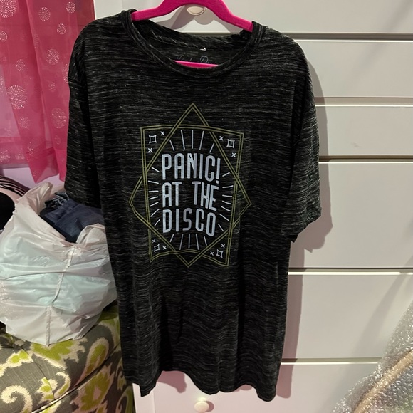 Hot Topic Tee - Picture 1 of 5